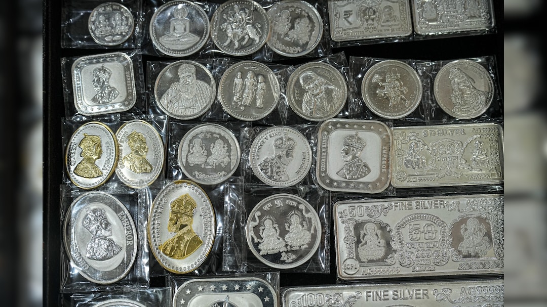 Silver Jumps Rs 1,500 To Rs 2.76 Lakh/Kg, Gold Declines Amid Middle East Crisis