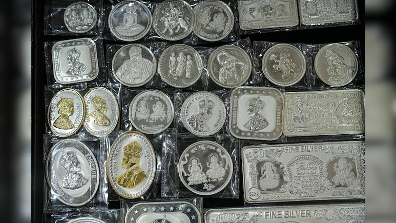 Silver Jumps Rs 1,500 To Rs 2.76 Lakh/Kg, Gold Declines Amid Middle East Crisis