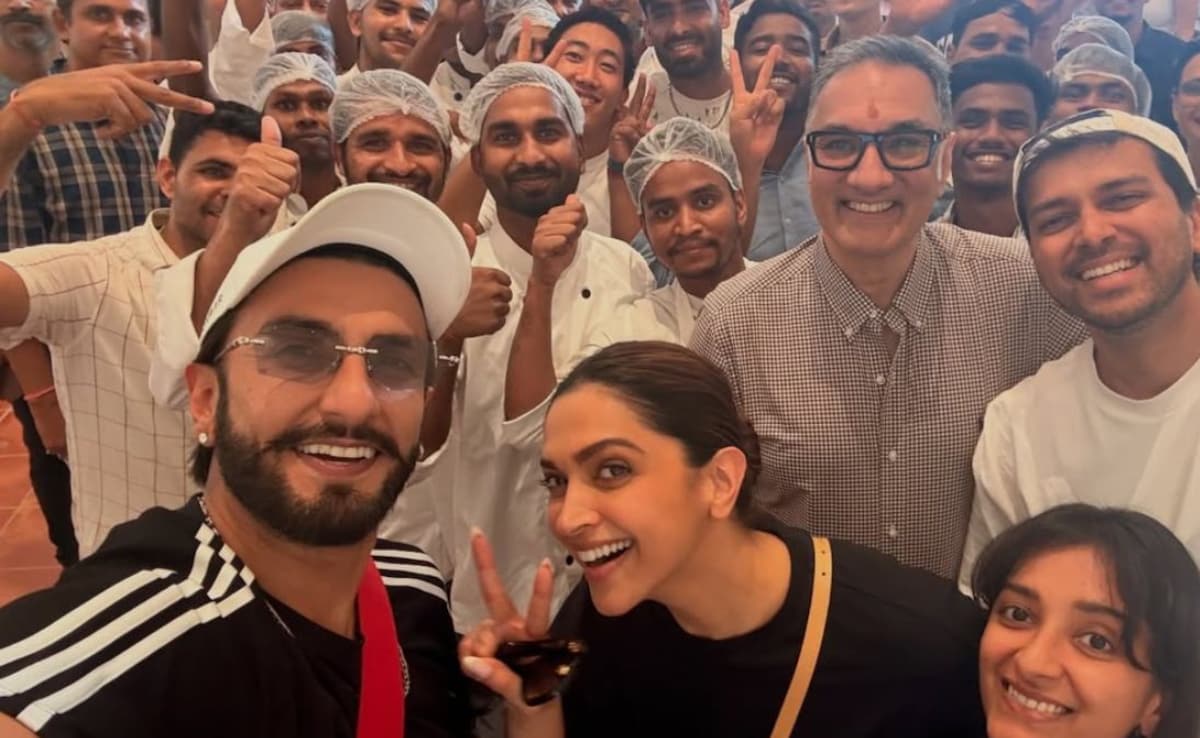 Ranveer Singh Celebrates Dhurandhar 2 Success With Deepika Padukone At Mumbai's Benne Dosa