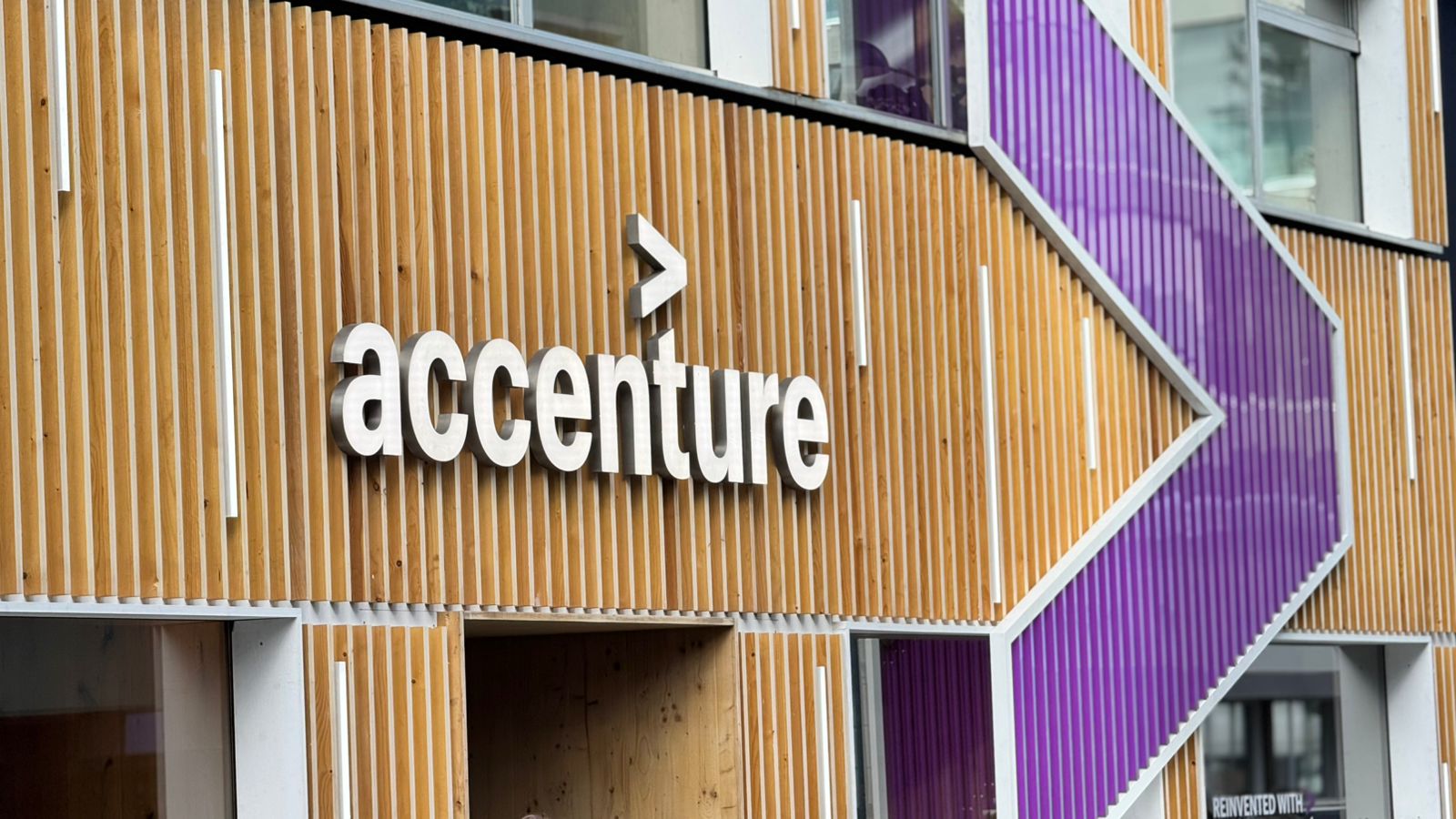 Coforge, Mphasis and Persistent Systems rise as IT stocks turn green ahead of Accenture Q4