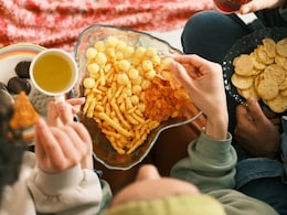 Feeling Hungry After An Early Dinner? Follow These Tips To Prevent Late-Night Snacking