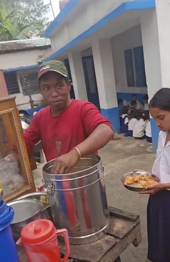 Amid LPG Crisis, West Bengal Govt School Students Get 'Puchkas' For Mid-Day Meal: Watch