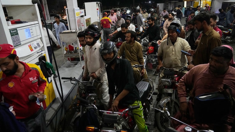 Pakistan Central Bank Hikes Policy Rate By 100 Bps As West Asia War Fuels Inflation