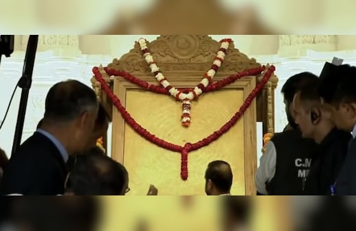LIVE:  राष्ट्रपति द्रौपदी मुर्मू ने अयोध्या के राम मंदिर में की 'श्रीराम यंत्र' की स्थापना