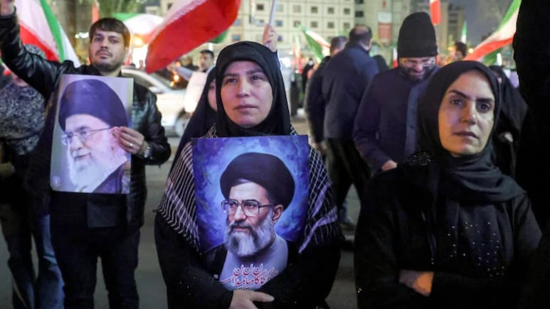 How Iran Transformed From Secular Monarchy To Shia Islamic Republic