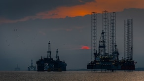 Crude Oil Reclaims $100: What Pushed Brent Higher Day After Trump's De-Escalation Hint