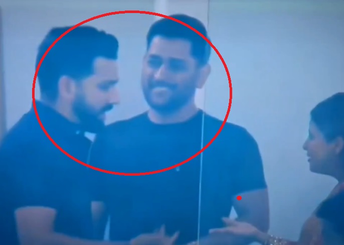 Video: सेमीफाइनल मैच में धोनी को देख गदगद हुए रोहित शर्मा, भागे चले आए और माही को लगा लिया गले से