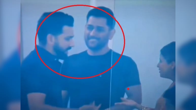 IND vs ENG 2nd Semi-Final: सेमीफाइनल मैच में धोनी को देख गदगद हुए रोहित शर्मा, भागे चले आए और माही को लगा लिया गले से