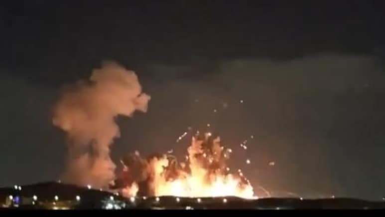 अमेरिका का ईरान पर बड़ा हमला, 2000 पाउंड का 'बंकर-बस्टर बम' दाग इस्फहान को दहलाया, ट्रंप ने शेयर किया VIDEO