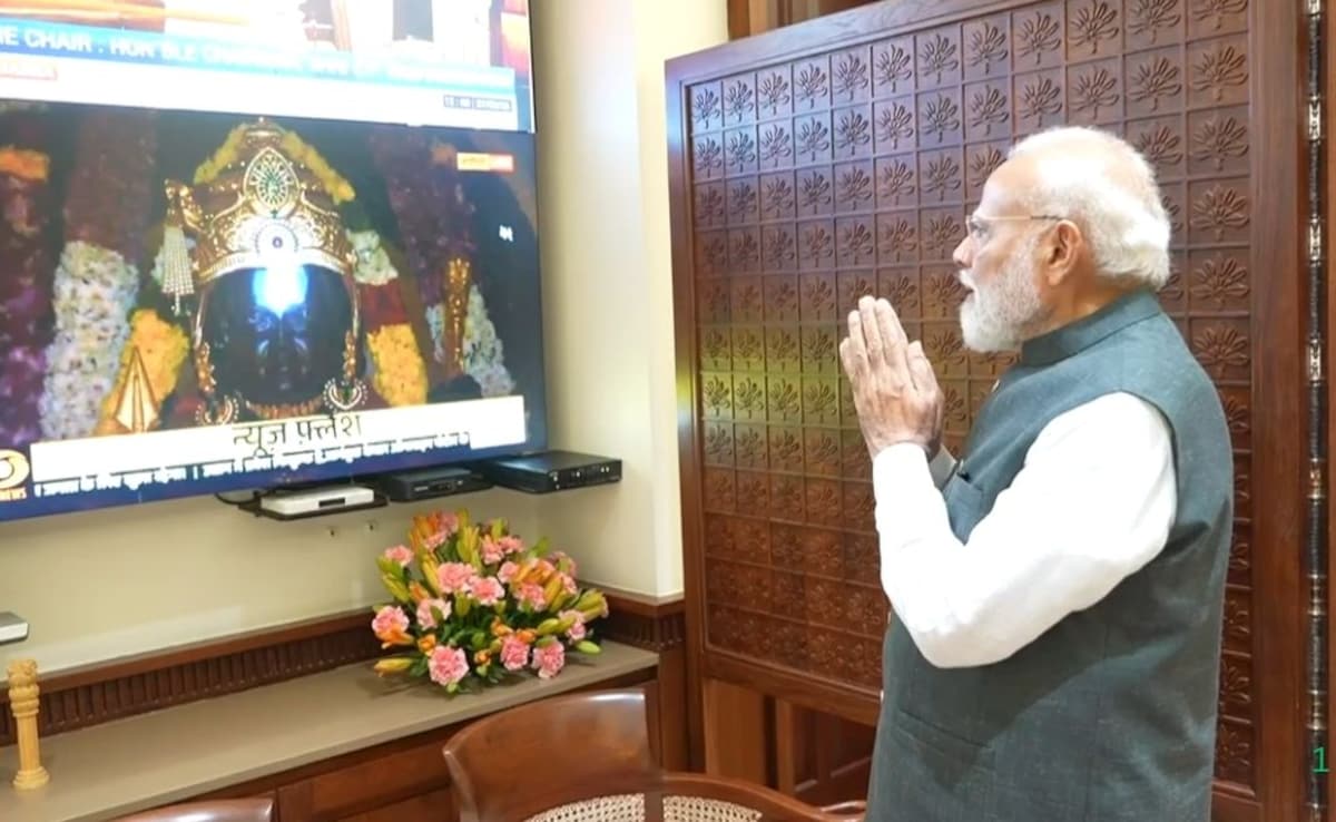 हाथ जोड़ा, ताली बजाई.. पीएम नरेंद्र मोदी ने PMO से कुछ यूं किया रामलला के सूर्यतिलक के दर्शन