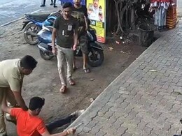 Pune News: खाकीची अरेरावी! साध्या विनंतीनंतरही पोलिसाचा संयम सुटला, भर रस्त्यात विद्यार्थ्याला बेदम मारहाण