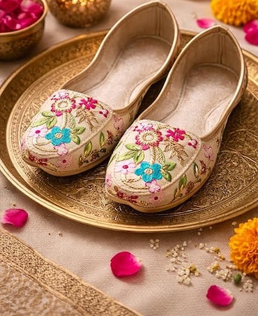 8 Jutti Styles For Festive Looks