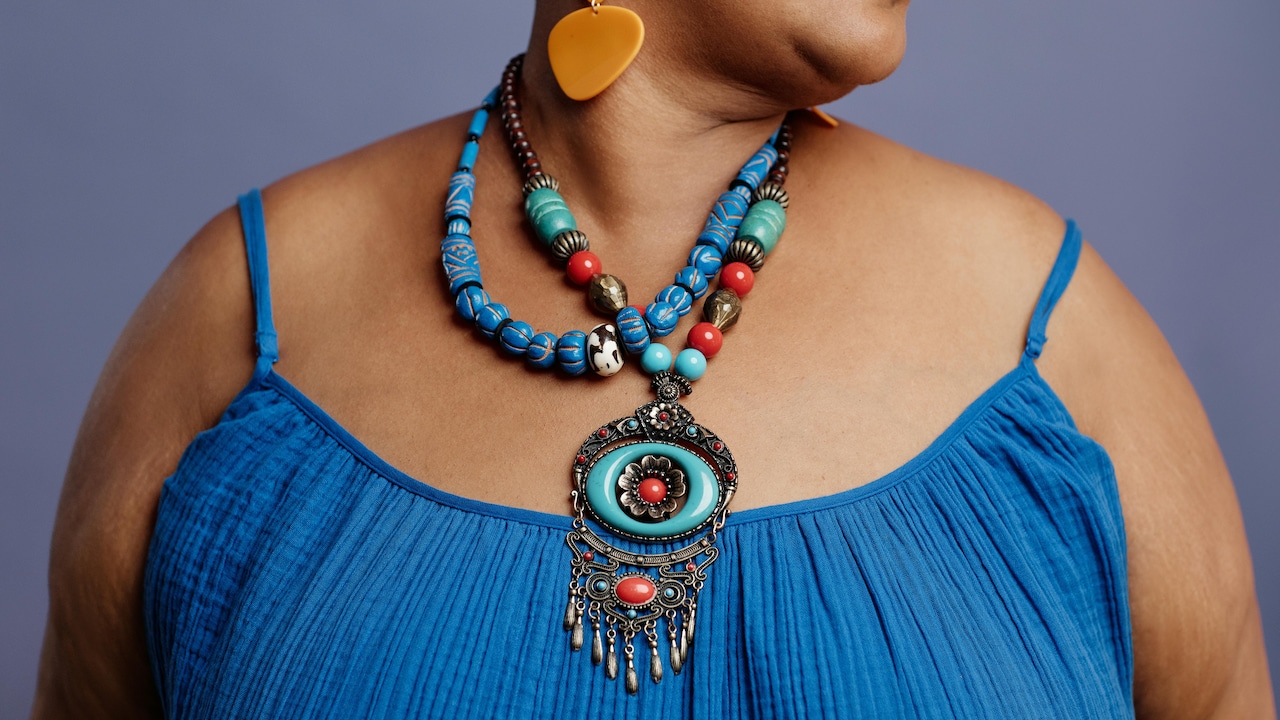 Why Your Necklace Keeps Tangling Mid-Day And What Designs Avoid This Why Your Necklace Keeps Tangling Mid-Day And What Designs Avoid This