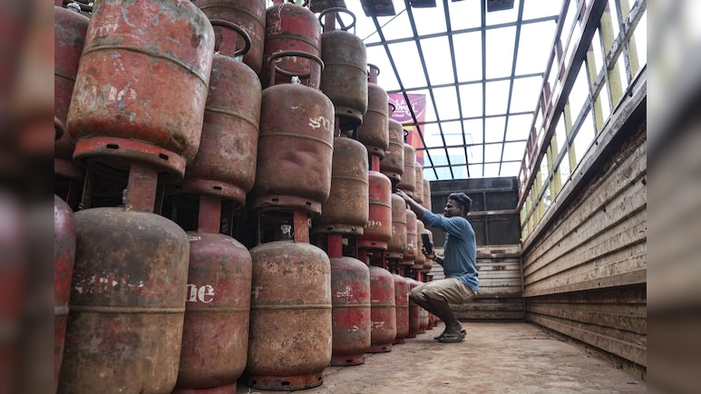 Gas Crunch: 47.4 Mmscmd Of Supply Hit, Govt Admits; Says Two LNG Cargoes On Way