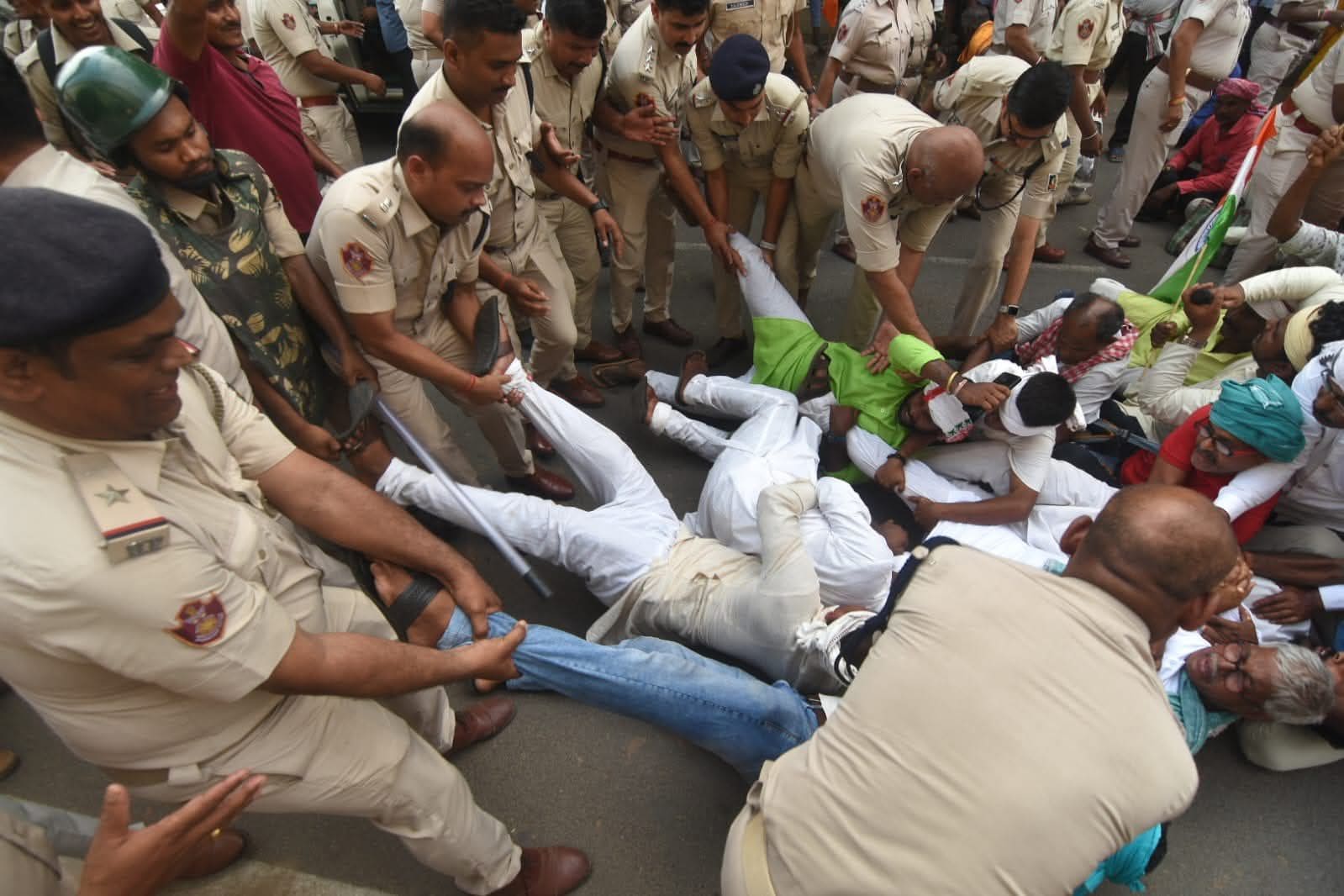 भुवनेश्वर में किसानों का प्रदर्शन. भुवनेश्वर में किसानों का प्रदर्शन.