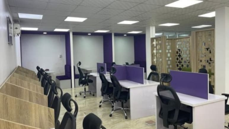 ऑफिस पॉलिटिक्स में न पड़ने की सजा! 6 साल की वफादारी के बाद भी चली गई नौकरी, बॉस को बाद में समझ आई उसकी अहमियत