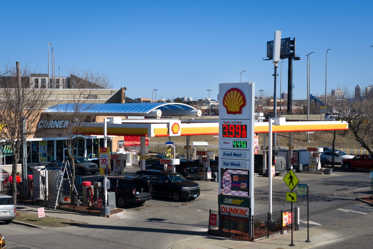As Iran Deal Kicks In, US Gas Prices Dip Below $4 For 1st Time Since March