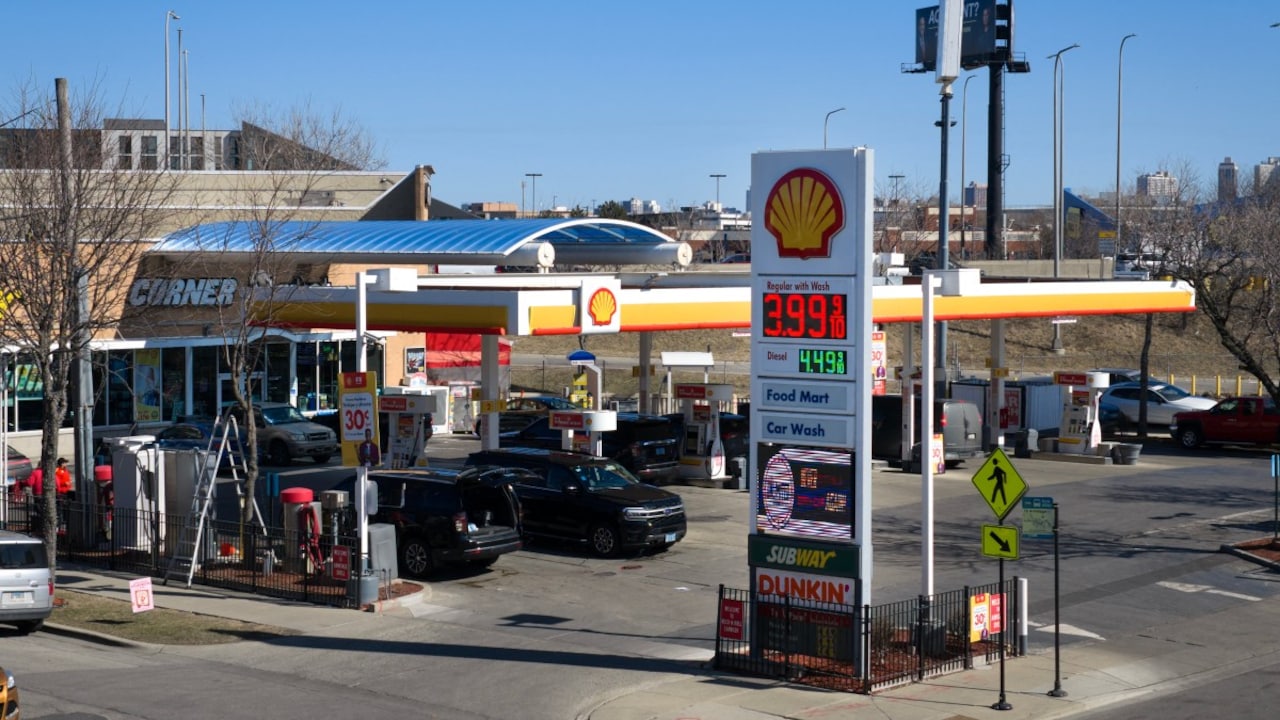 As Iran Deal Kicks In, US Gas Prices Dip Below $4 For 1st Time Since March
