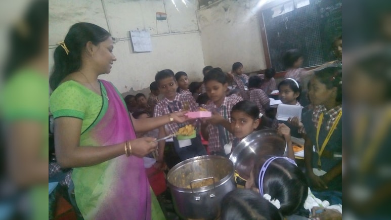 LPG Shortage Leaves Women-Led Midday Meal Kitchens Struggling In Mumbai