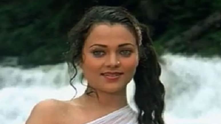 डेब्यू फिल्म में किया ऐसा सीन कि मंदाकिनी से होने लगी तुलना, एक्ट्रेस को आज भी है वो फिल्म साइन करने का पछतावा