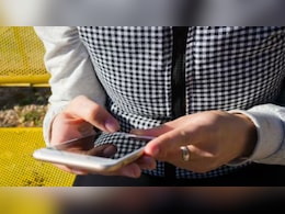 Women&rsquo;s Day 2026: हर महिला के मोबाइल में जरूर होने चाहिए ये 3 सेफ्टी ऐप, मुसीबत में तुरंत मिलेगी मदद