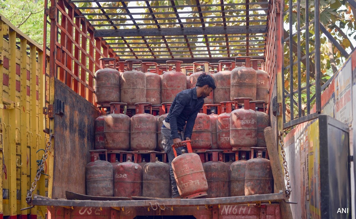 Bengaluru, Chennai, Mumbai Hotels Flag LPG Cylinder Shortage, Centre Responds