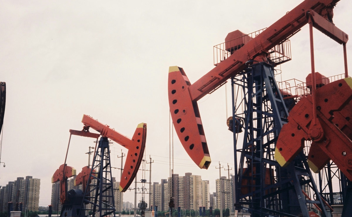 Refineries Operating At High Capacity With Adequate Crude Inventories: Centre