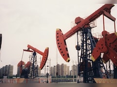 क्रूड ऑयल फिर 110 डॉलर के पार! उधर ईरान को ट्रंप की धमकी, इधर तेल में फिर से उबाल, हवाई सफर भी महंगा! 