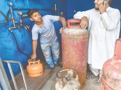 रमजान में कराची बेहाल, 15 घंटे की अघोषित गैस कटौती, 50% आपूर्ति घटी, जनता में हाहाकार