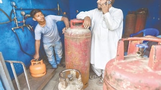 रमजान में कराची बेहाल, 15 घंटे की अघोषित गैस कटौती, 50% आपूर्ति घटी, जनता में हाहाकार