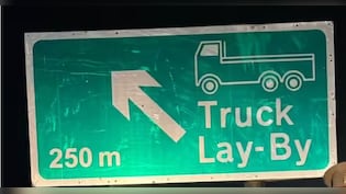 हाईवे पर लगे हरा Truck Lay-By बोर्ड का क्या मतलब होता है? मतलब जानकर हैरान रह जाएंगे
