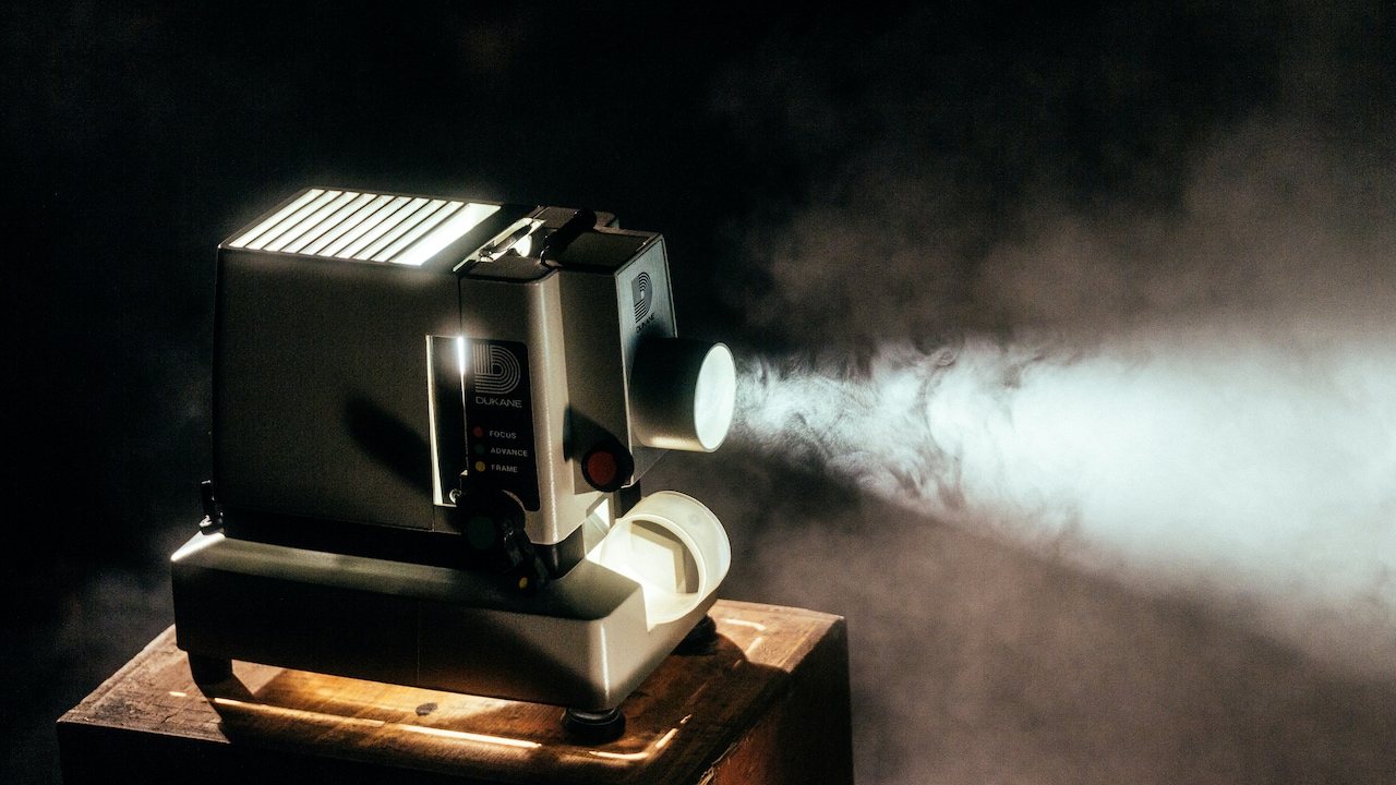Mini Projectors Under ₹10,000: Are They Worth It Or Just Overhyped Toys?