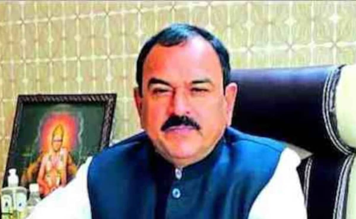 अशोक खरात पर पुणे के बिल्डर से करोड़ों की ठगी का आरोप, 21 देशों की कराई यात्रा... 90 लाख की मर्सिडीज भी दिलवाई