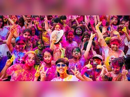 राजस्थान में गूंजे होली के गीत, कहीं डीजे पर थिरके विदेशी सैलानी तो कहीं मंदिरों में उड़े फूल, देखें तस्वीरें