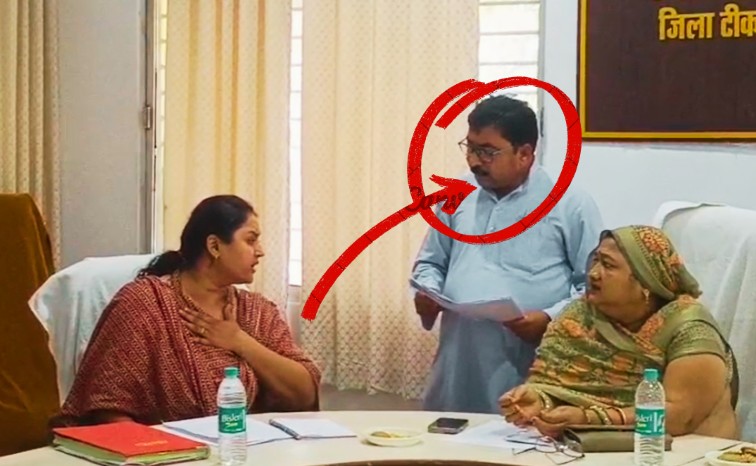 टीकमगढ़ नगर परिषद अध्यक्ष पति की गजब बेइज्जती, बीच मीटिंग में सीएमओ ने दिखाया बाहर का रास्ता!