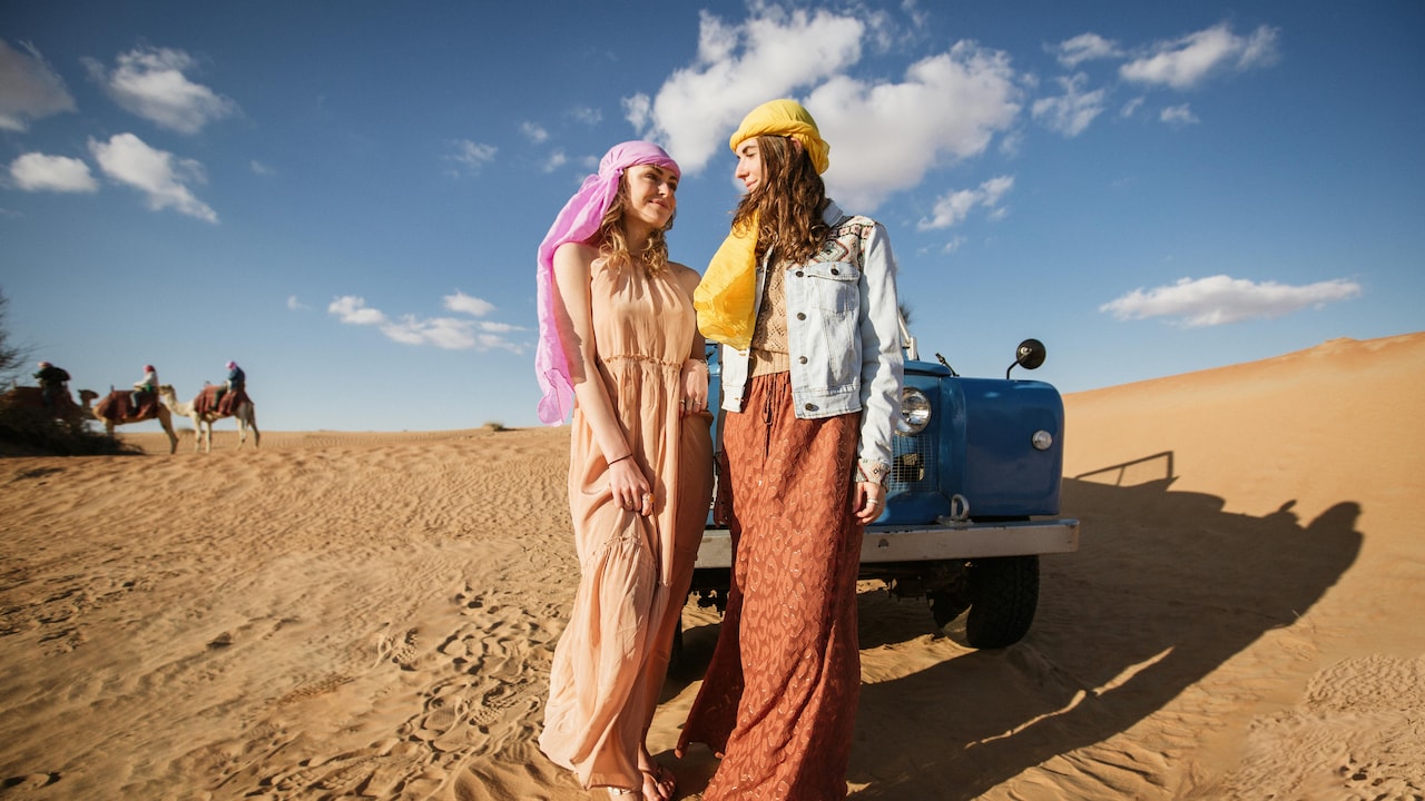 Why Lightweight Scarves Work Better Than Thick Mufflers in Mild Winters