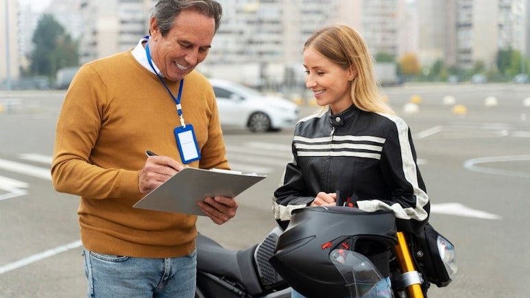 भारत में बाइक इंश्योरेंस पर कैसे बचाएं पैसे, NBC समेत इन 3 स्मार्ट तरीकों से करें बचत