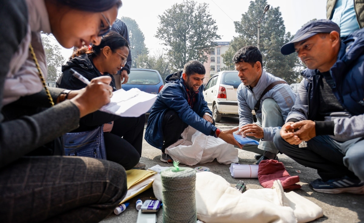 नेपाल में नई बनने वाली सरकार पर लोगों की उम्मीदों का भारी बोझ होगा.