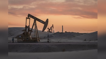 Oil Pares Losses, Brent Reclaims $100 After Iran Says Ceasefire Not Currently Viable