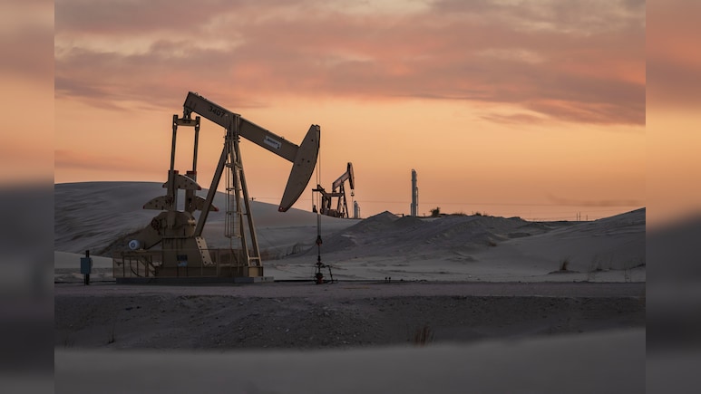 Oil Pares Losses, Brent Reclaims $100 After Iran Says Ceasefire Not Currently Viable