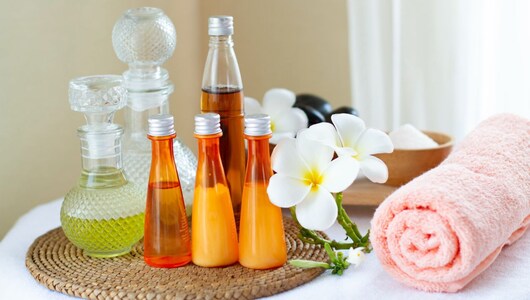 क्&zwj;या गर्मियों में कर सकते हैं तिल के तेल से मालिश? जानें सही तरीका, और बेस्&zwj;ट आप्&zwj;शन