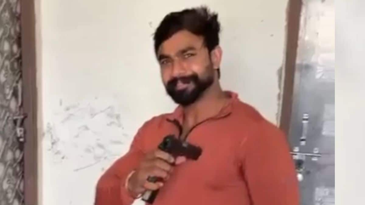 Delhi Man Smiles, Then Shoots Himself In The Chest, Friend Records Video