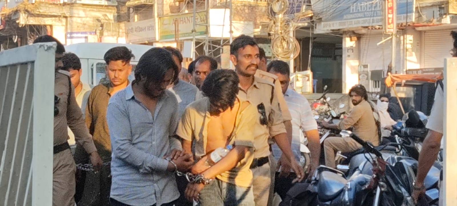 Bhopal Crime News: कोहेफिज़ा पुलिस ने “इल्लीगल गैंग” के सरगना को शादी के दिन दबोचा