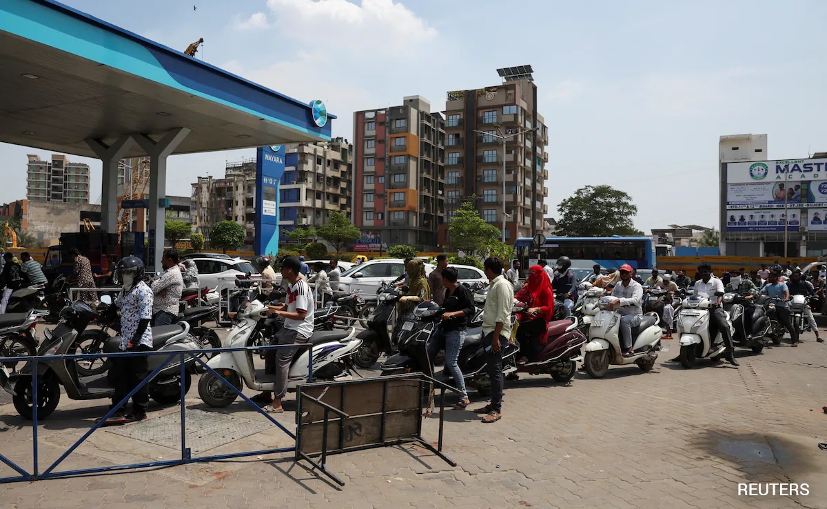 Long Queues At Mumbai Petrol Pumps, Officials Say Adequate Fuel Stocks