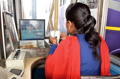 महिला दिवस विशेषः क्या आप जानते हैं अभी भारत में टोल प्लाजा पर कितनी महिलाएं करती हैं नौकरी?