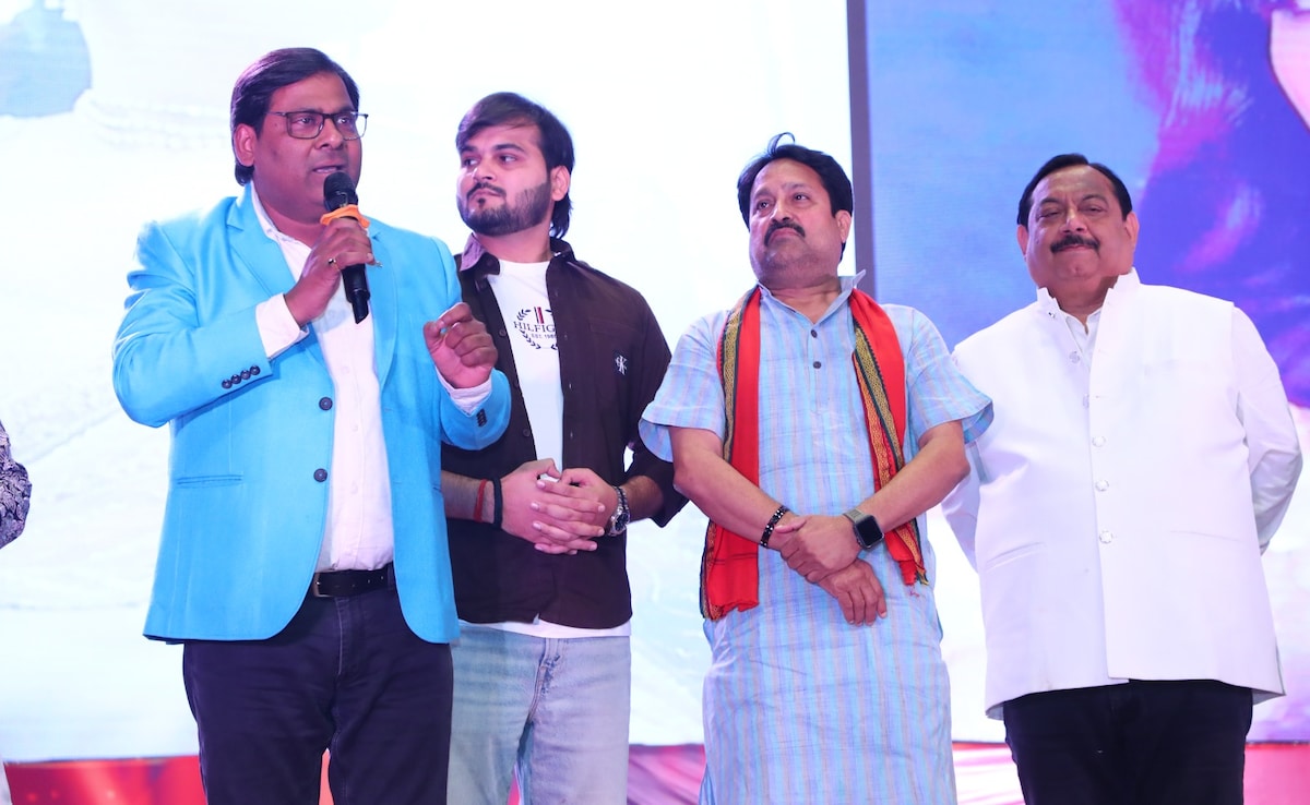 ‘दुल्हनिया नाच नचावे’ के लिए मनोज भावुक की बेस्ट लिरिसिस्ट अवॉर्ड