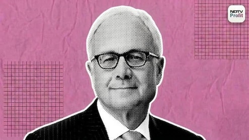 Economist Edward Yardeni Warns Gold Could Soar To $10,000 Amid Iran War