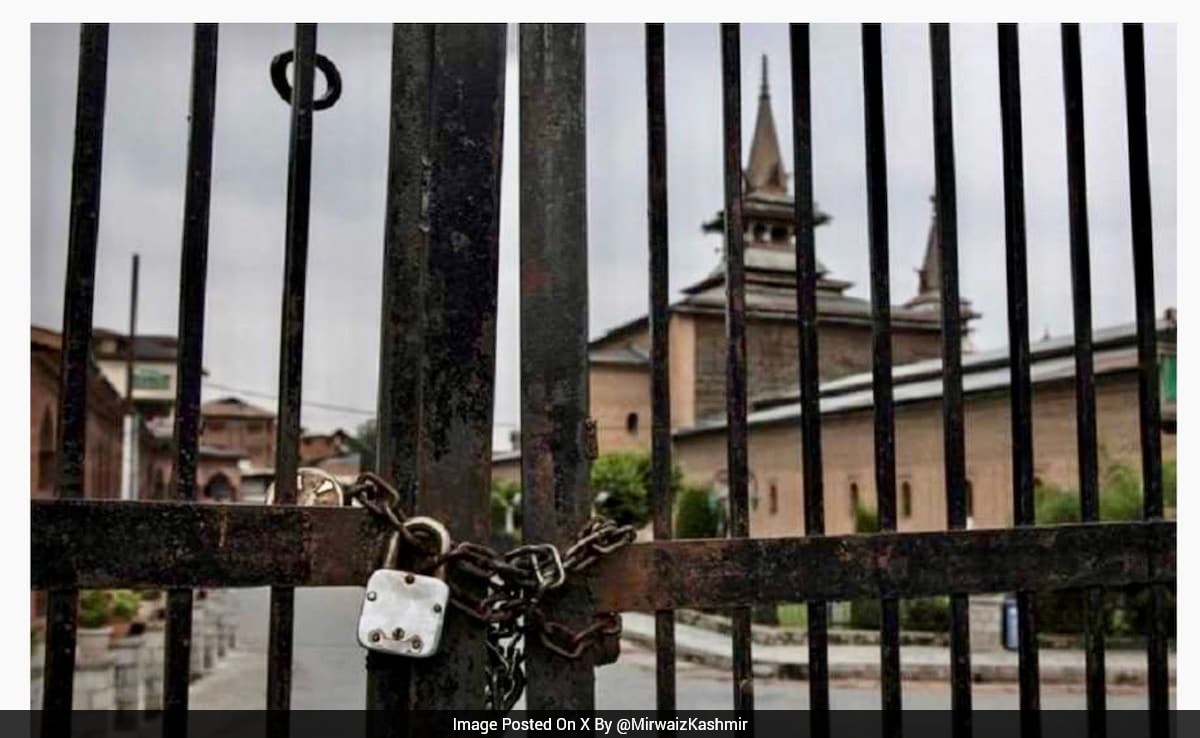 As Srinagar's Jamia Masjid Closed During Ramzan, Mirwaiz Farooq's "Our Hearts Cry" Remark