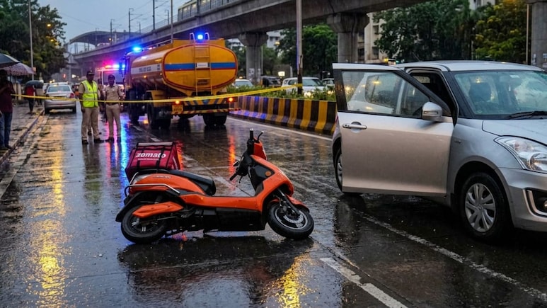 Accident News: कारचालकाचा बेशिस्तपणा! निष्पाप डिलिव्हरी बॉयचा मृत्यू; डोक्यावरुन टँकरचं चाक गेलं