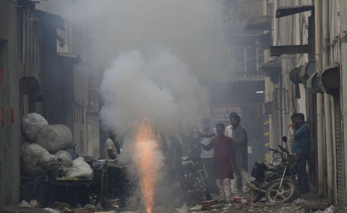 2025 में दुनिया का सबसे प्रदूषित देश रहा पाकिस्तान, भारत के इस शहर ने Pollution रैंकिंग में किया टॉप